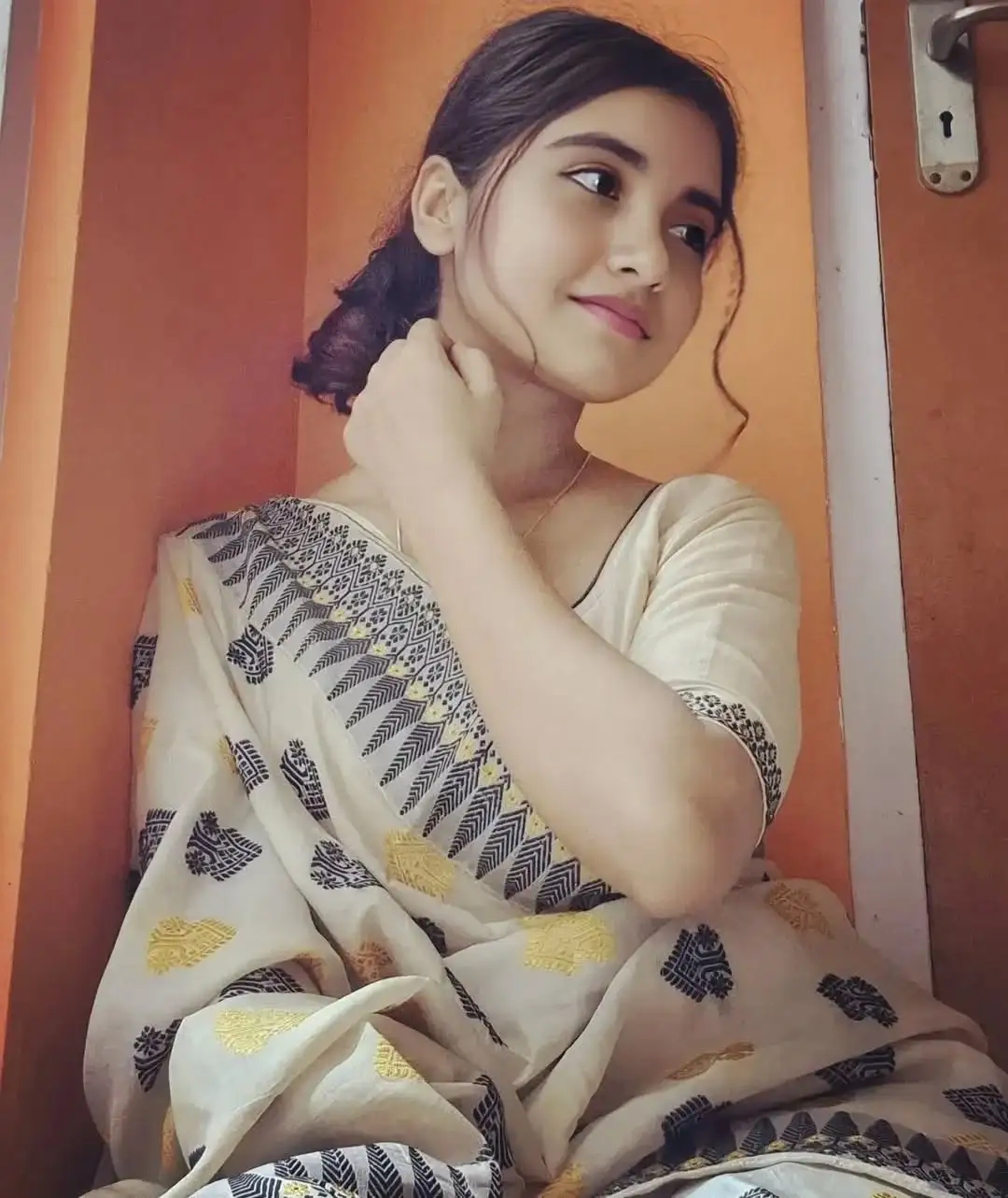 Sara – Your Hot & Happening Mumbai Babe 🌟🍑