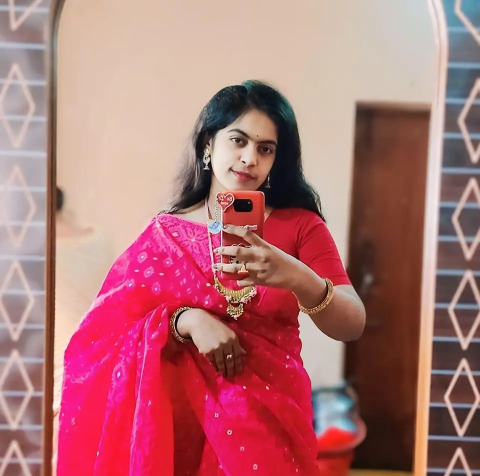 Profile 2: Neha – Busty Sexy Call Girl in Ahmedabad